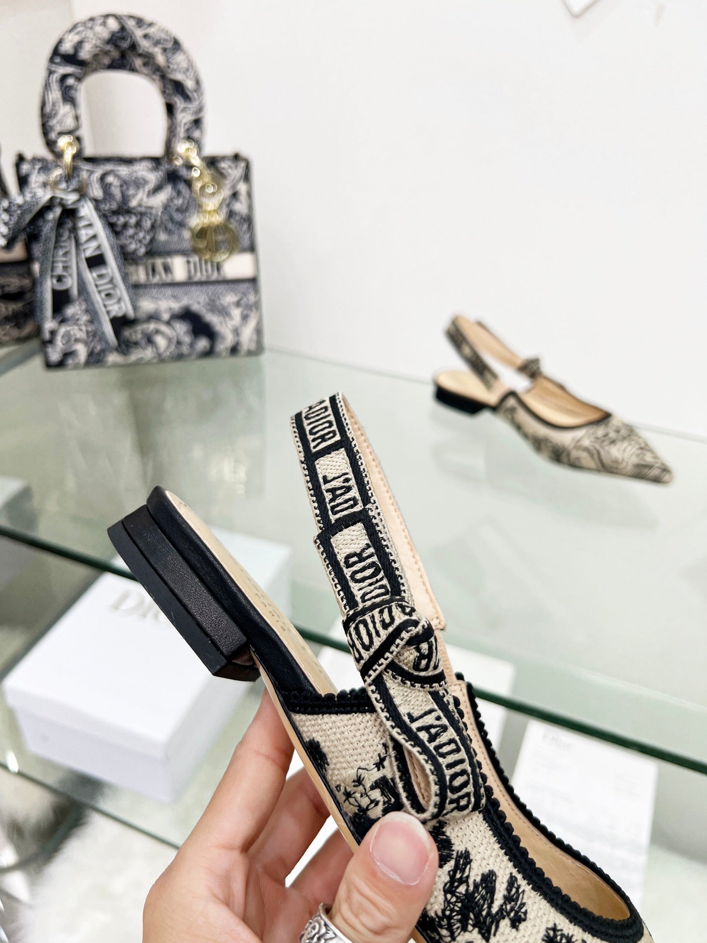 迪D家-2022春夏新款 Jardin d’Hiver 提花刺繡字母平底鞋