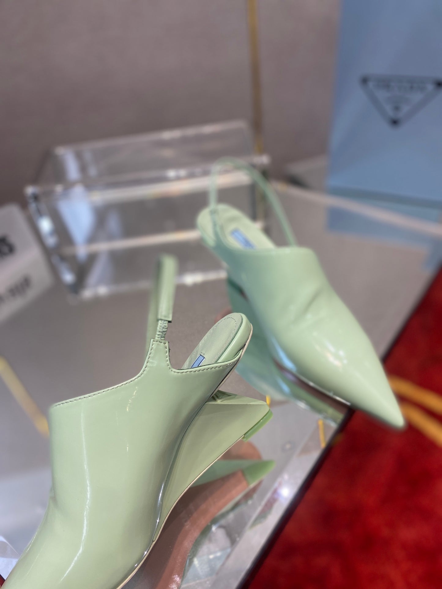 Prada 鞋-Prada 尖頭低跟量跟鞋（馬卡龍綠）