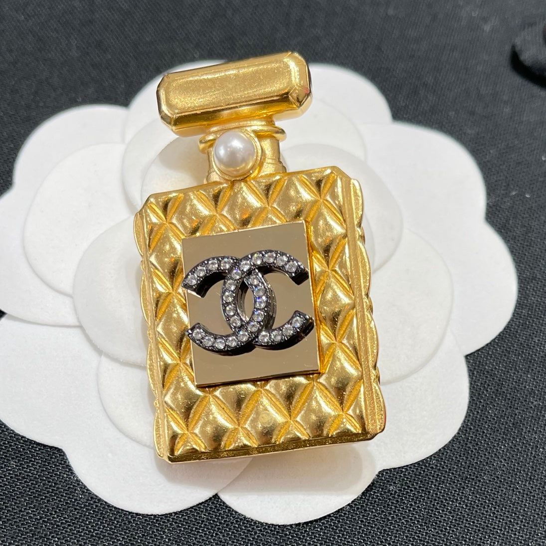 Chanel 胸針