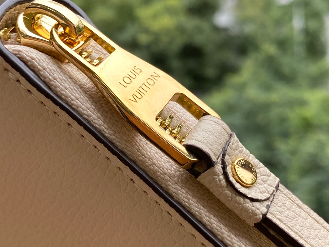 LV M80402 拉鍊錢包Crafty