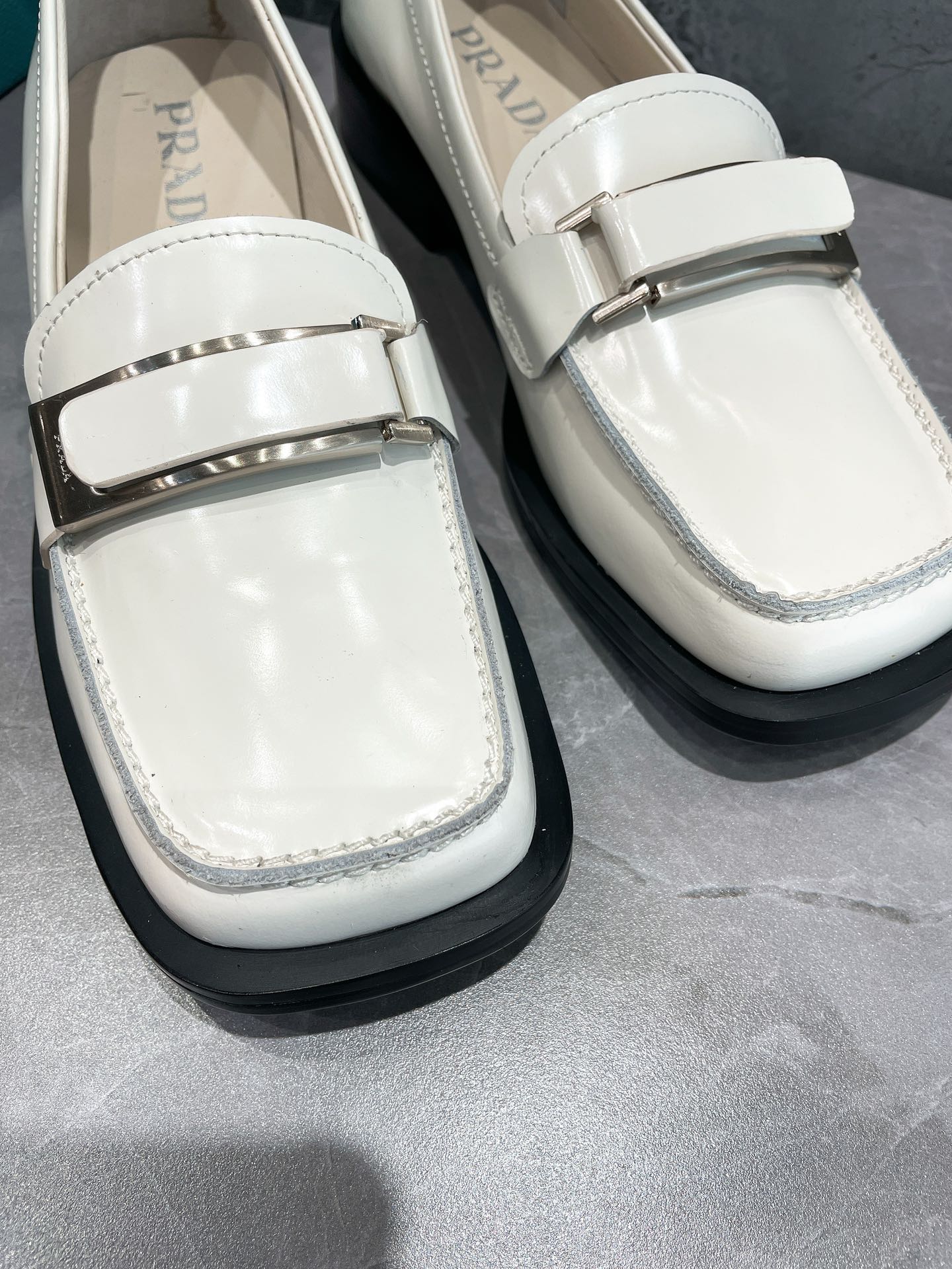 Prada鞋-Prada 方頭皮鞋（白）