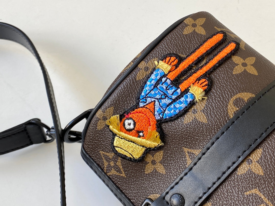 LV M80201 zoooom with friends
