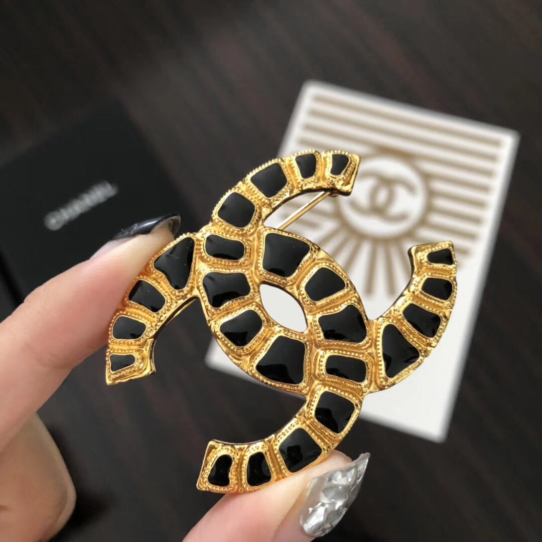 Chanel 胸針