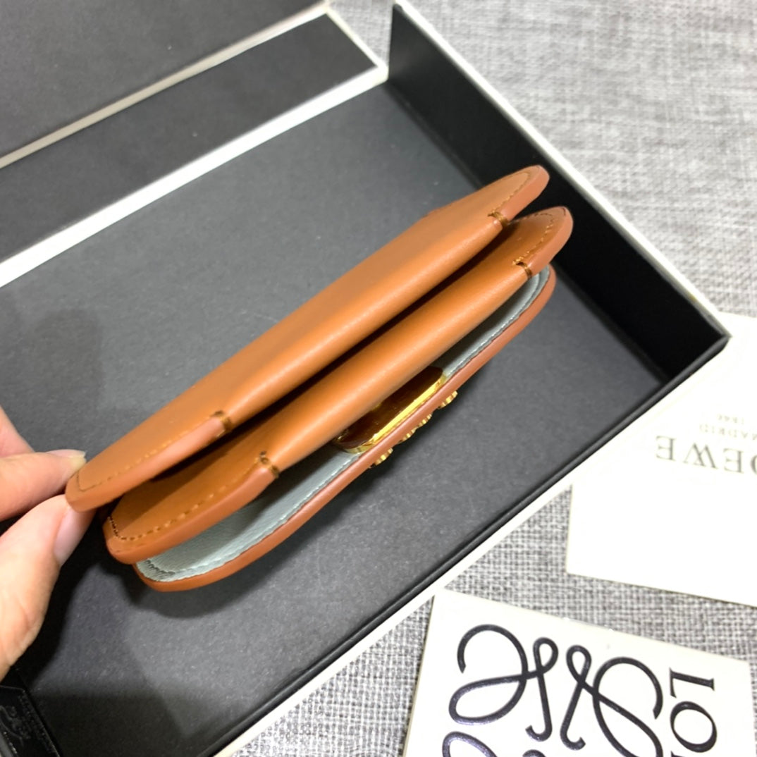 Loewe Goya 系列絲綢小牛皮卡包