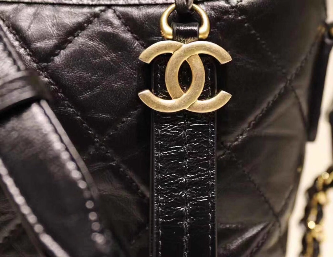 Chanel 小號流浪包-黑色菱格紋