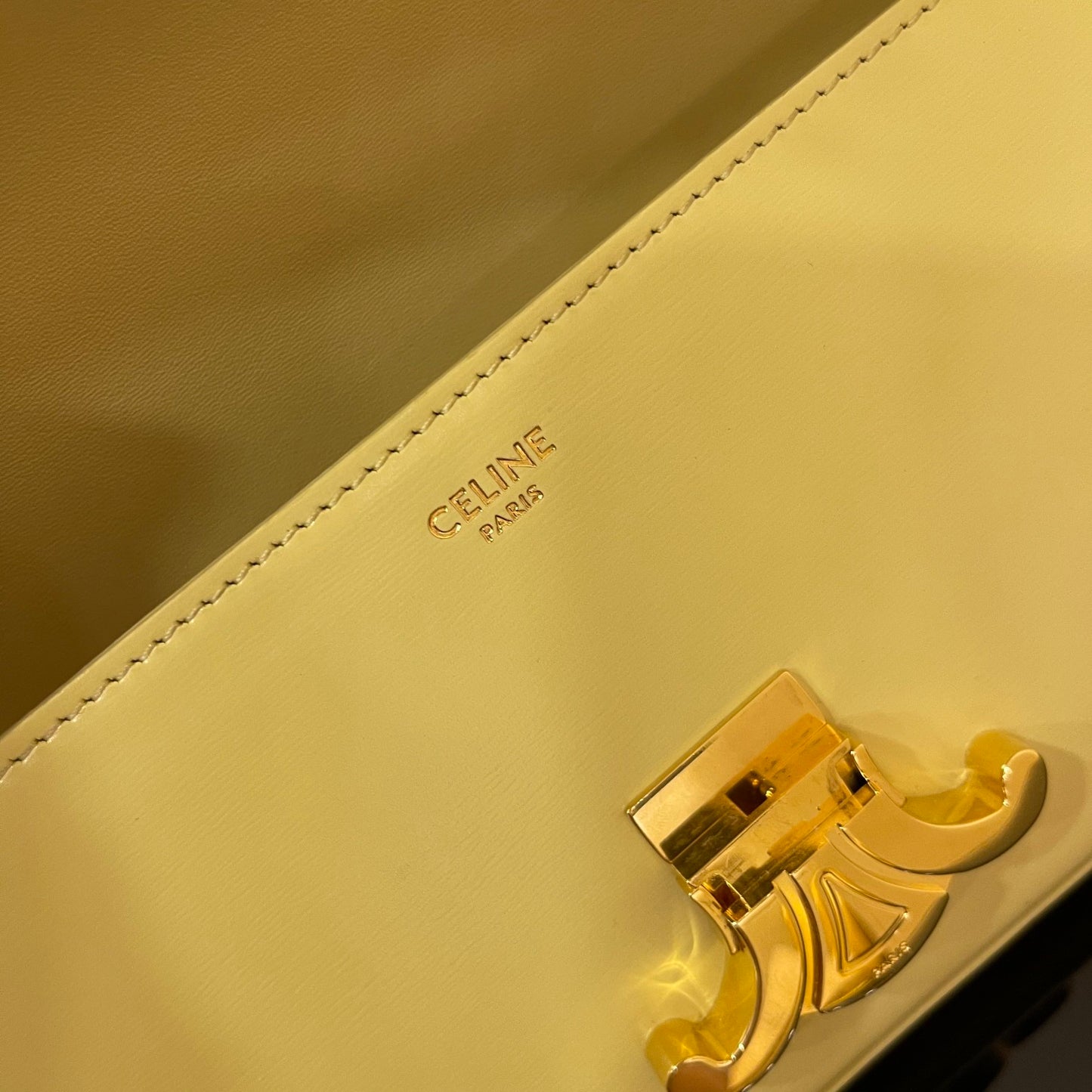 Celine Triomphe 牛皮革腋下包-黃色