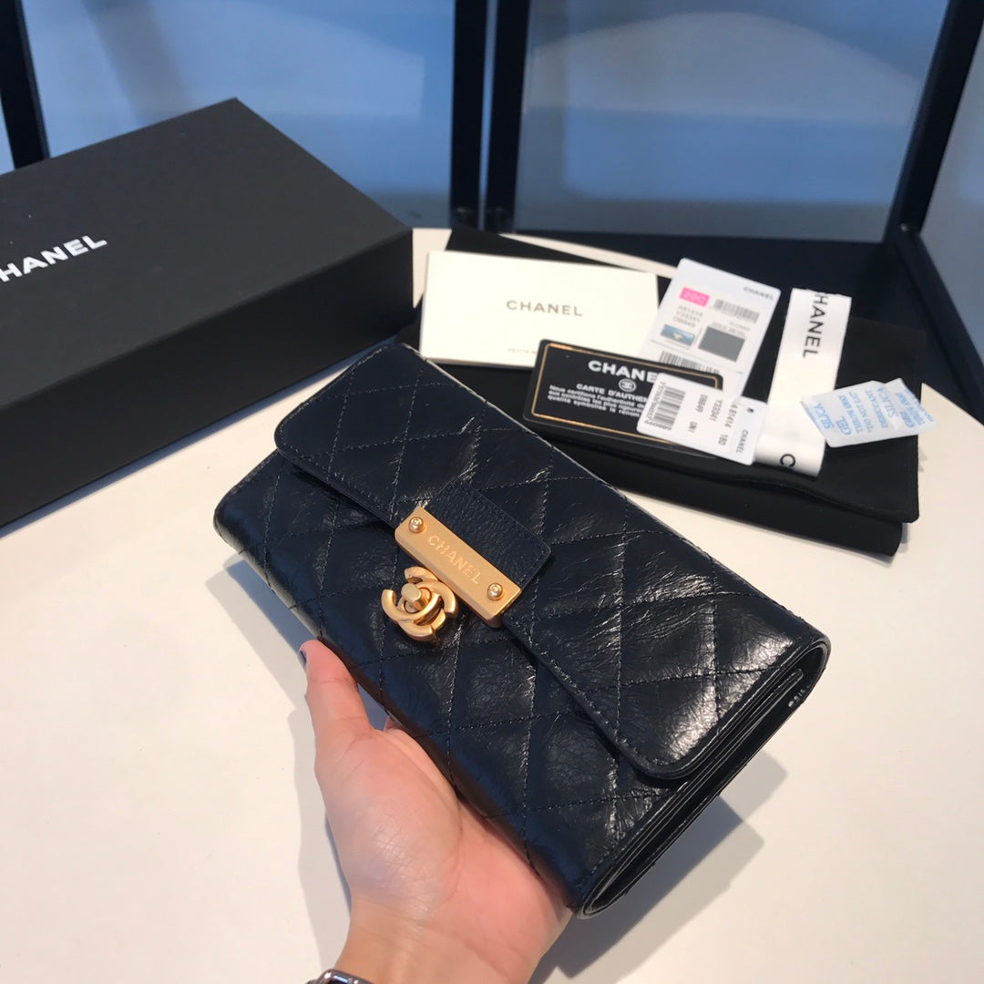 Chanel 油蠟牛皮復古翻蓋長夾