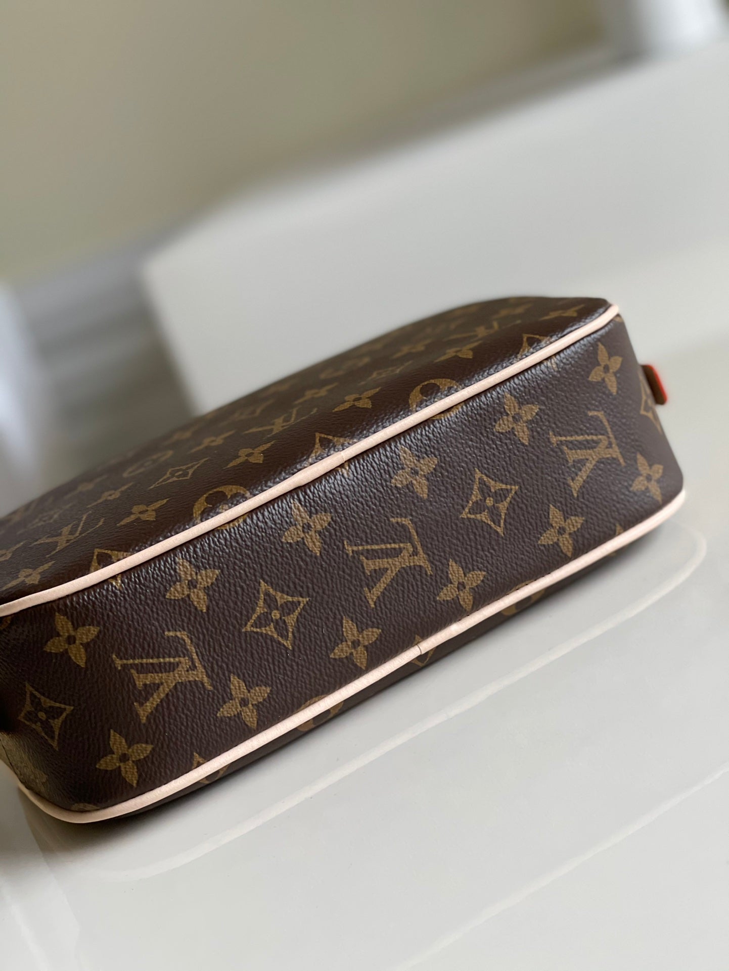 LV M43383 經典盥洗袋