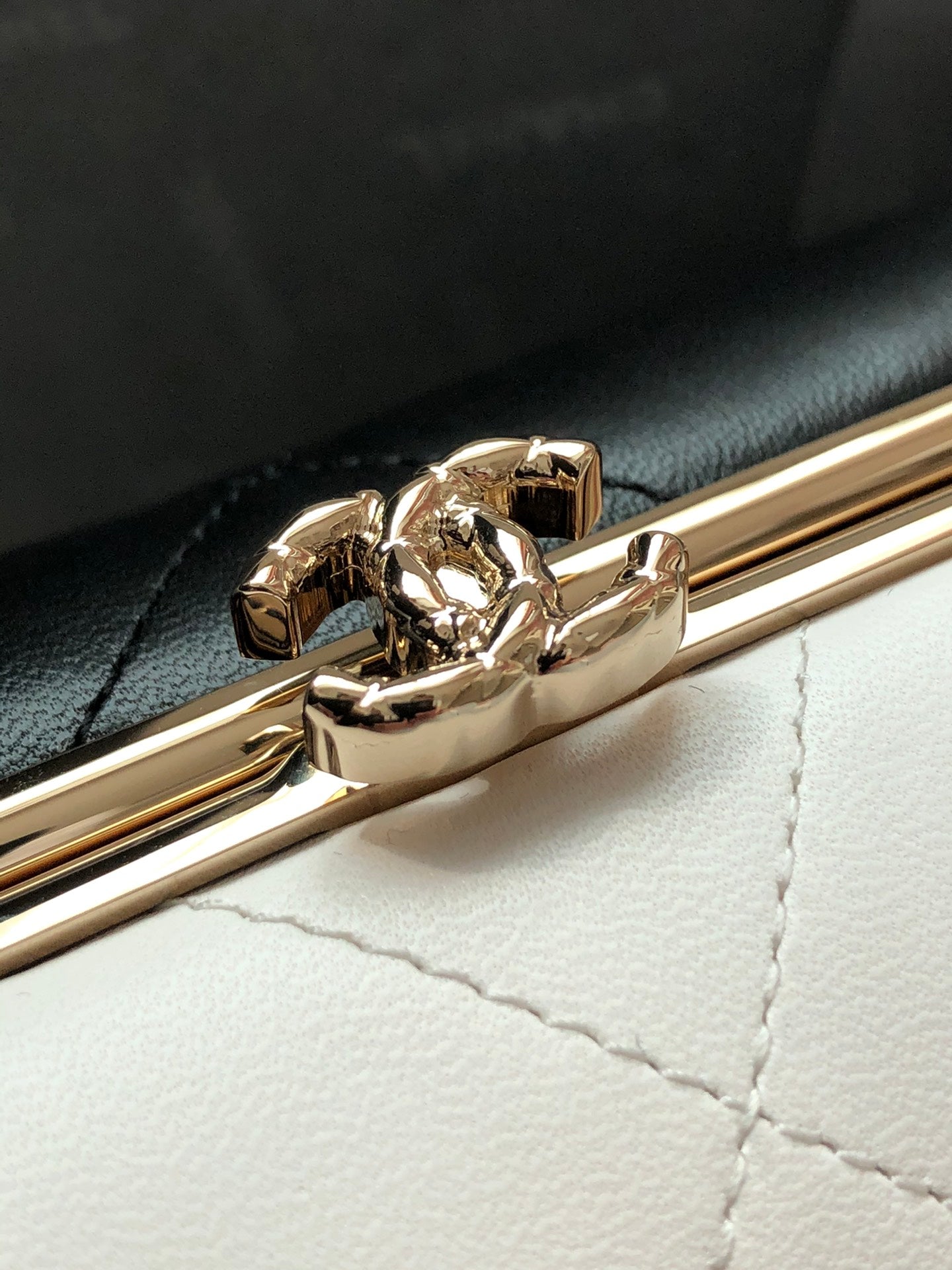 Chanel 2020高級手工坊系列黑白晚宴包