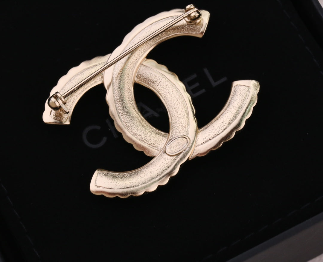 Chanel 胸針