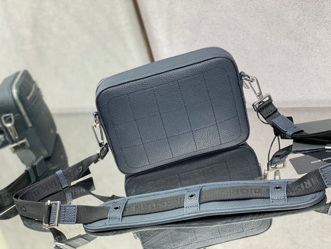 Dior 經典相機包-22*15*5cm