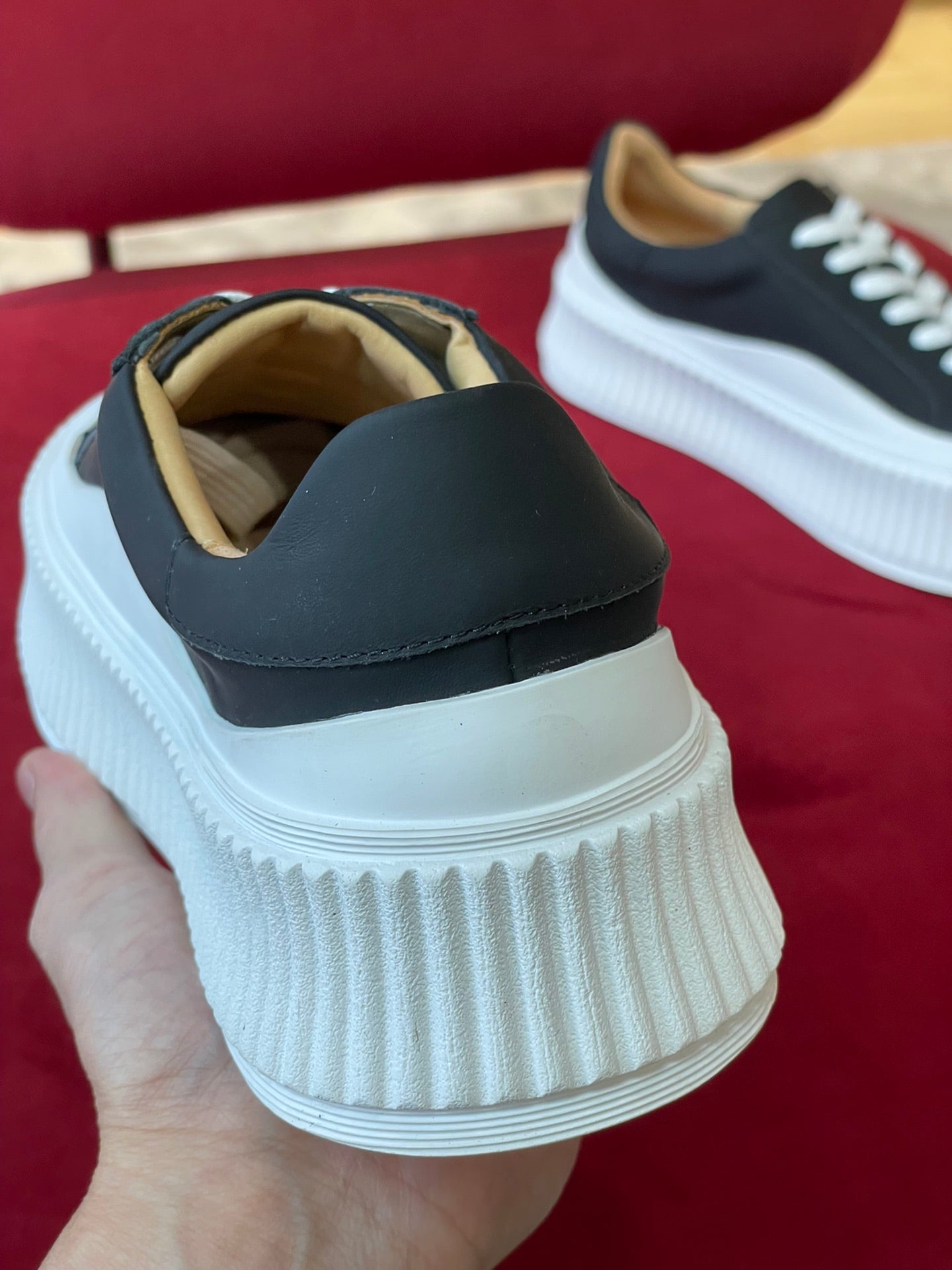 JIL SANDER-經典小牛皮餅乾鞋 黑色白底