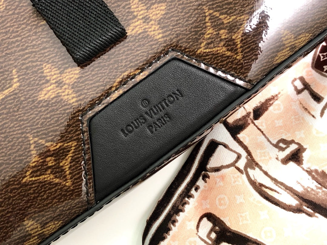 Lou-Monogram Titanium小號 郵差包