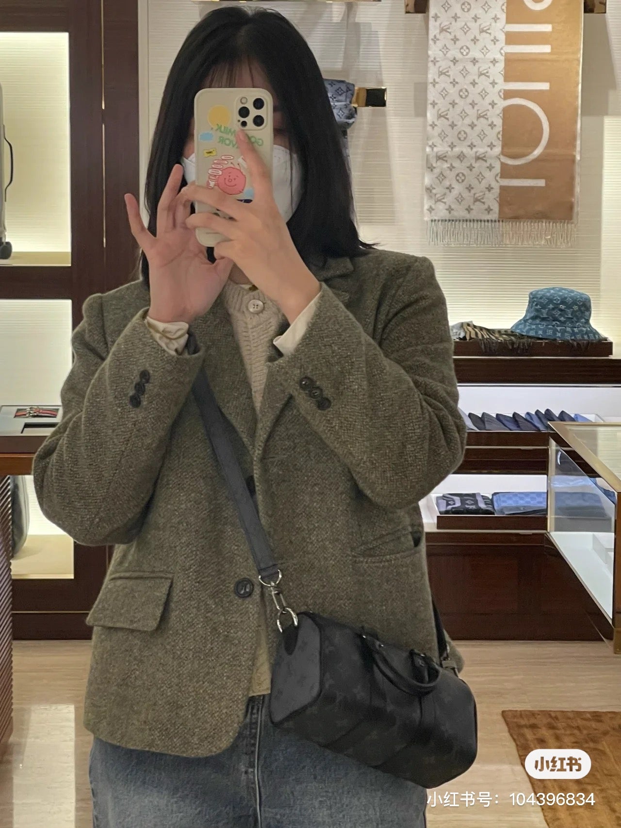 M45947 路L家-Keepall XS 手袋 上身照