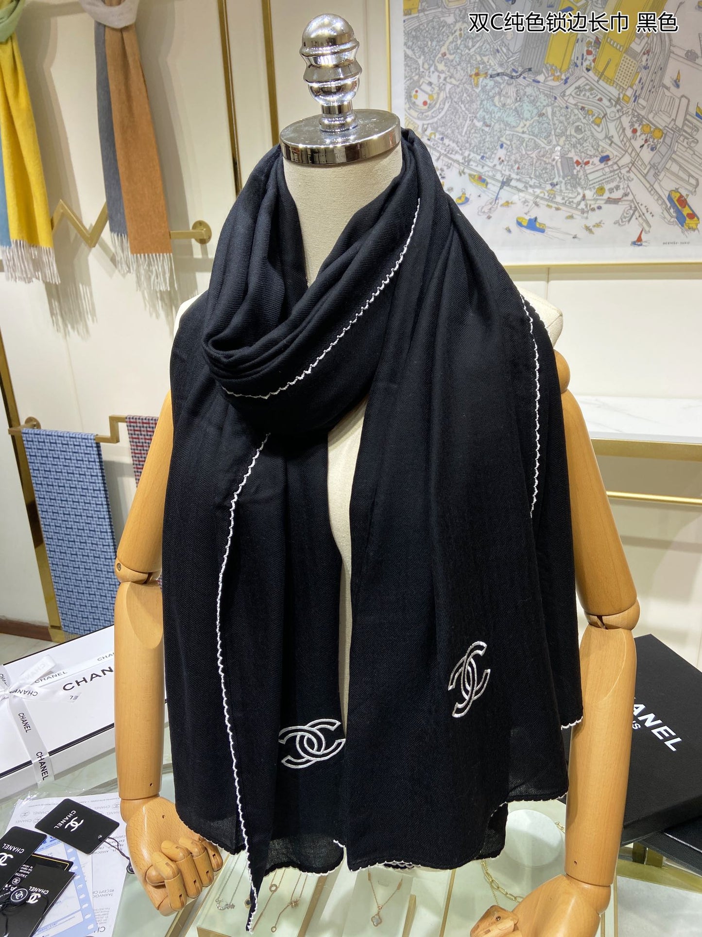 Chanel 純色鎖邊羊絨圍巾