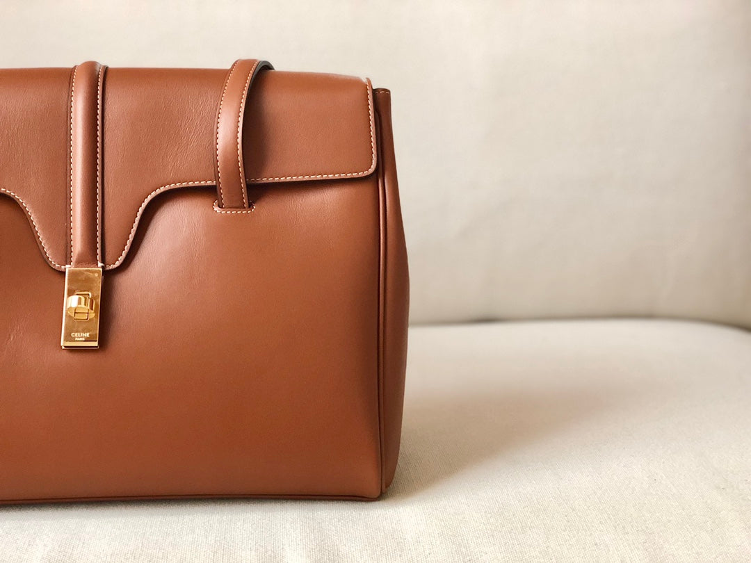 Celine SOFT 16 中號光滑牛皮革手-棕色