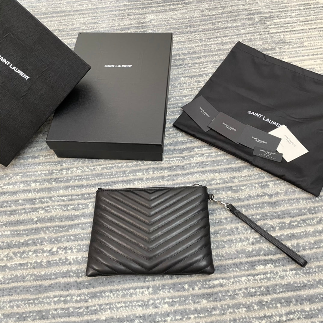 YSL經典MONOGRAM小號絎縫皮革手拿包-黑色牛皮銀扣