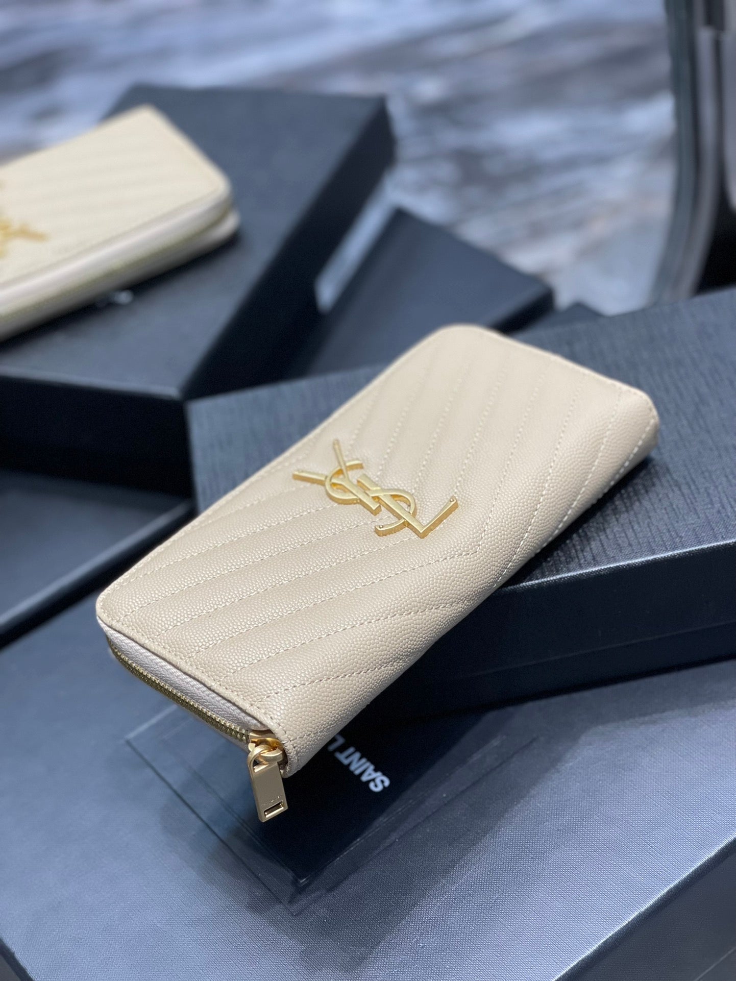 YSL 拉鍊長夾 杏色金扣