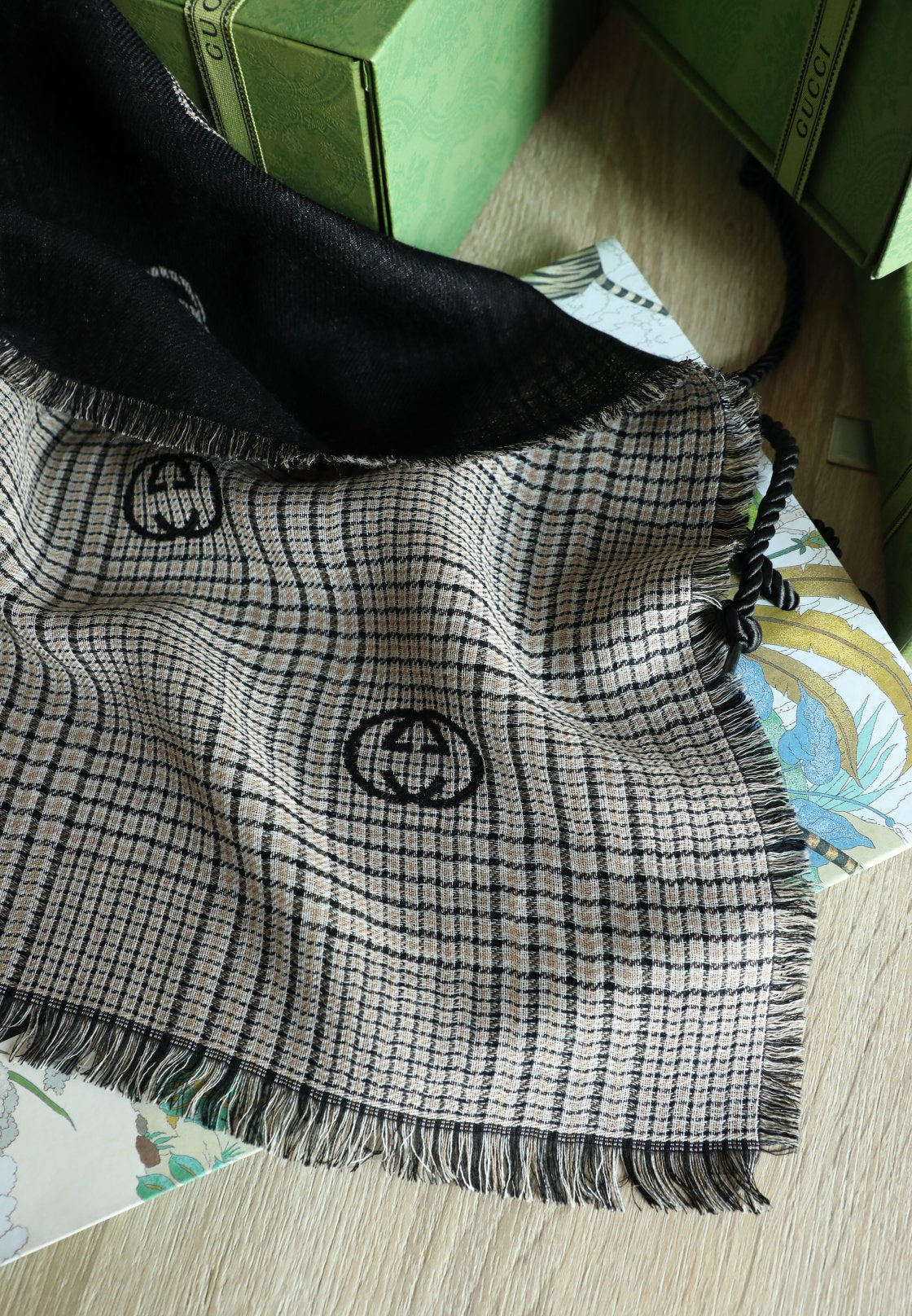 古G家-刺繡雙面圍巾 70*200cm 絲絨面料