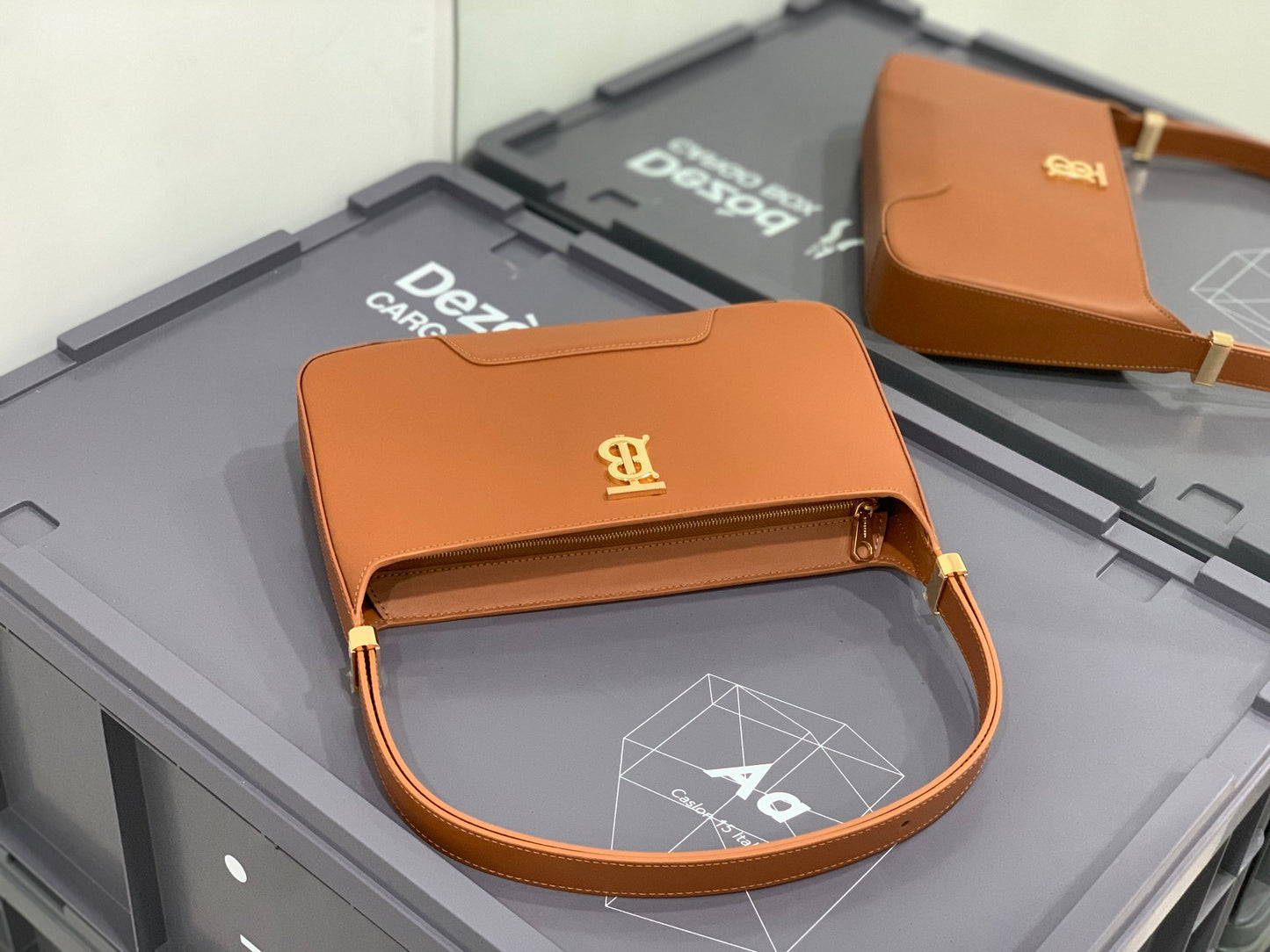 巴B家-新款 Tb shoulder bag 腋下斜挎包 咖色
