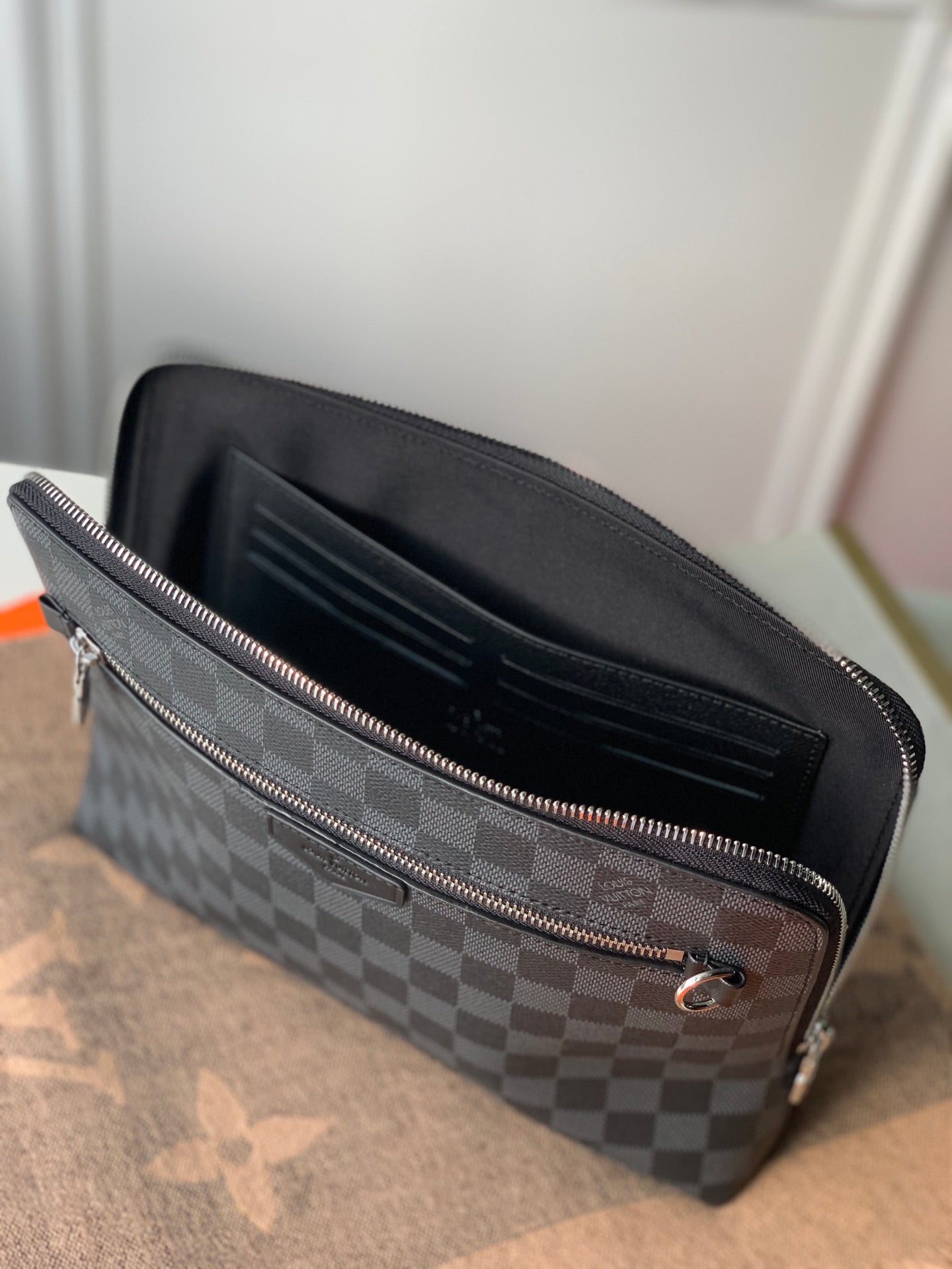 LV M60417 New Pouch手拿包