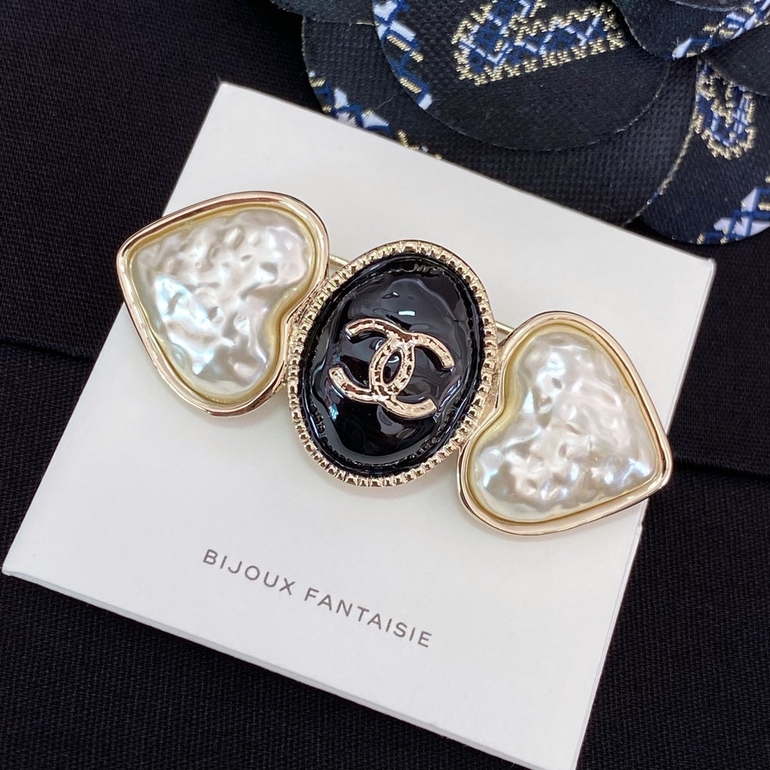 Chanel 胸針