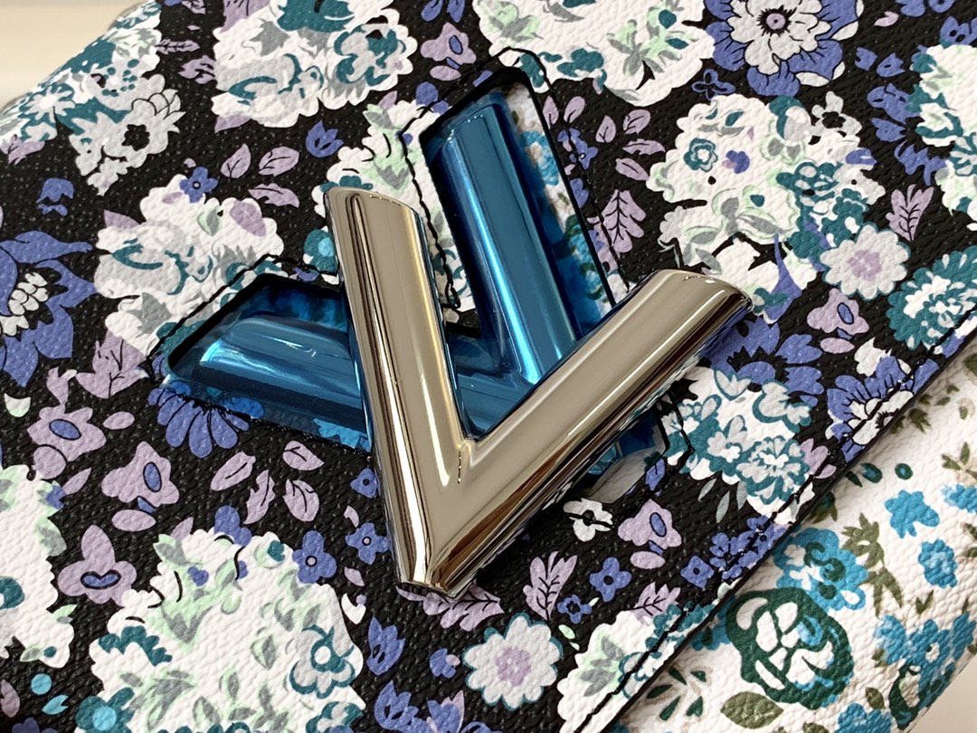 M55037 路L家-2019 早秋系列 TWIST 中號手袋  藍花