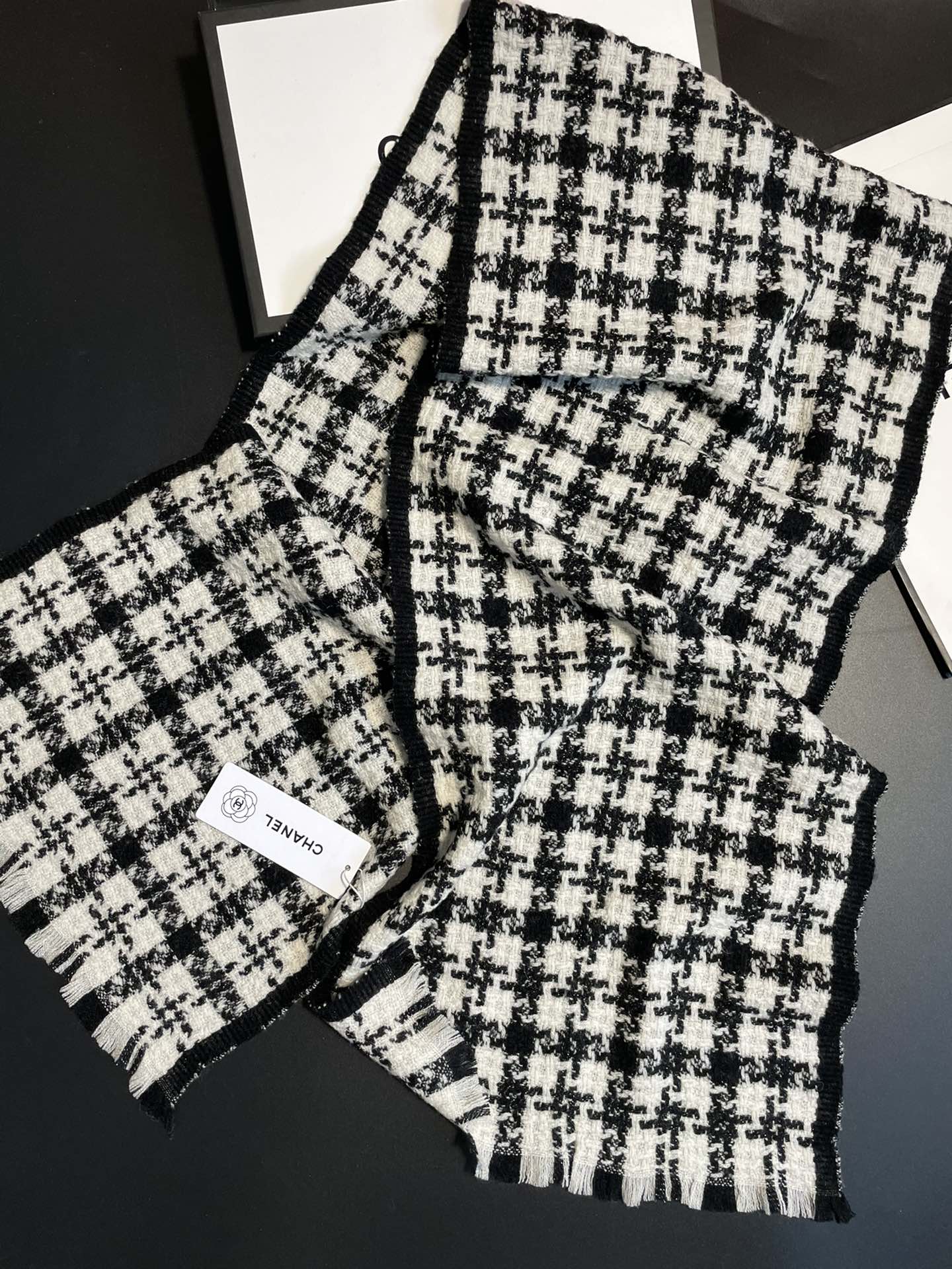 小香家-雙十字格精紡羊絨圍巾＋銀絲點綴 80%羔絨＋20%羊絨-38*180cm
