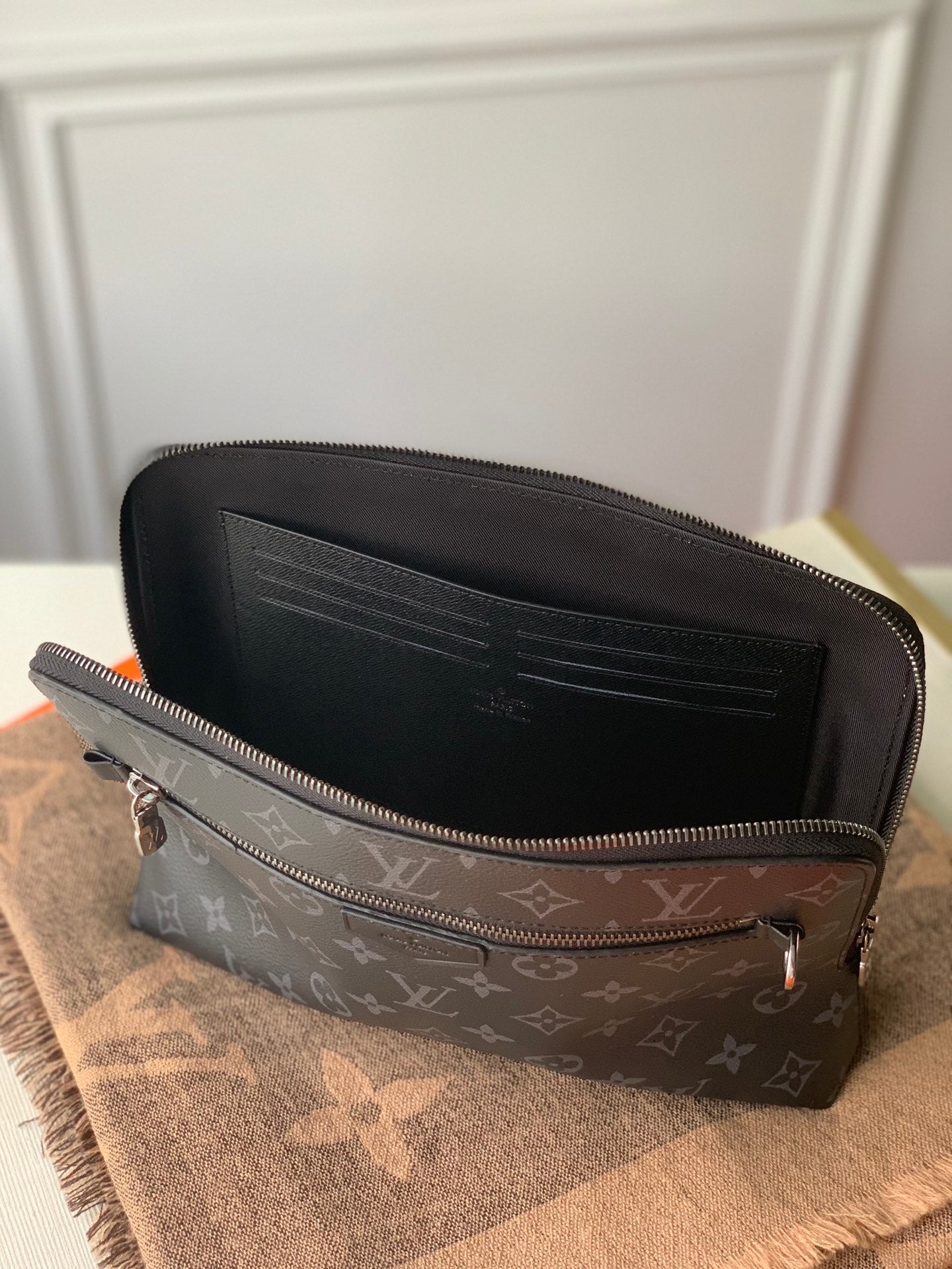 LV M60417 New Pouch手拿包