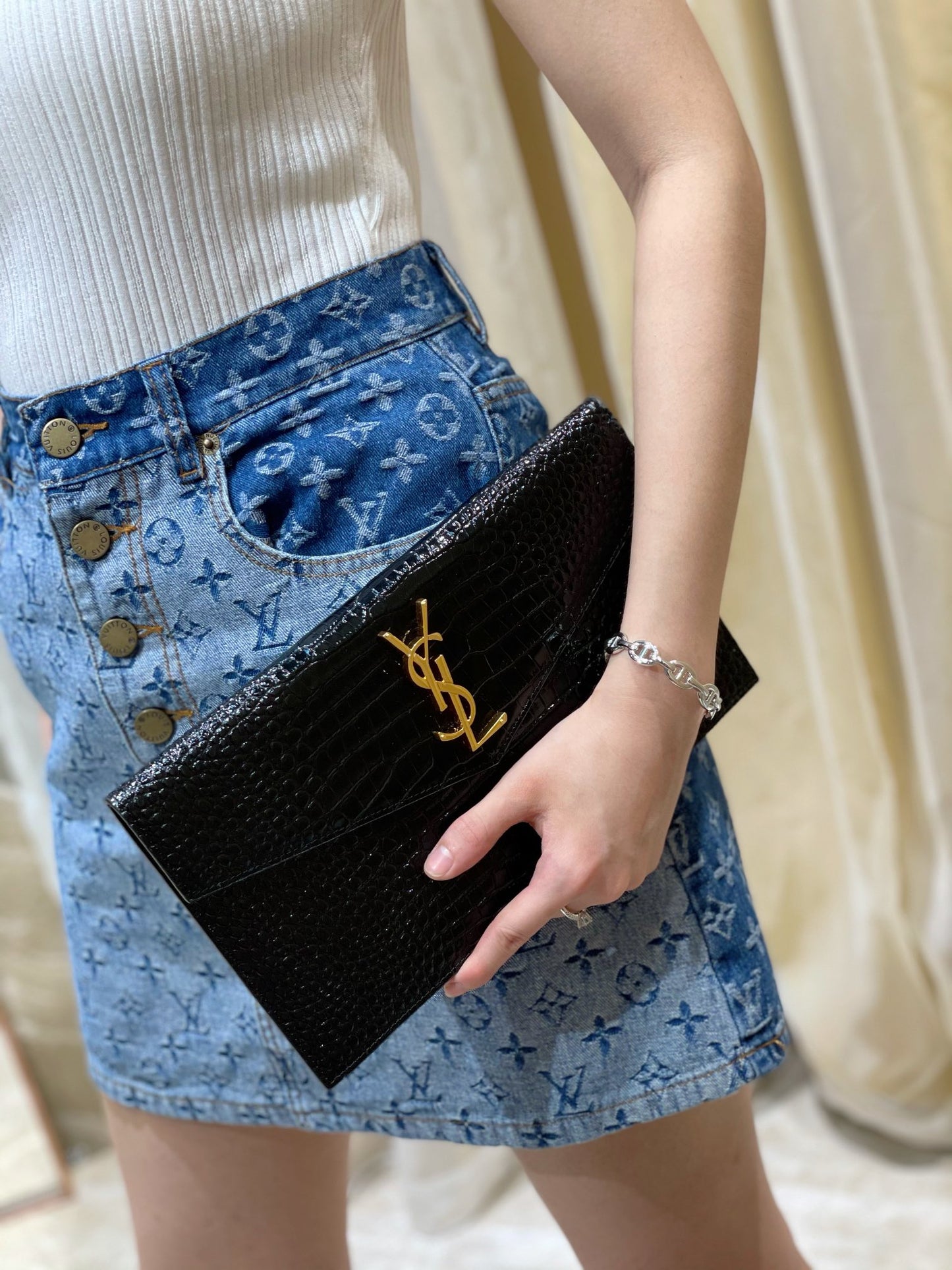 YSL ptown_新品手拿包-黑鱷魚紋金扣
