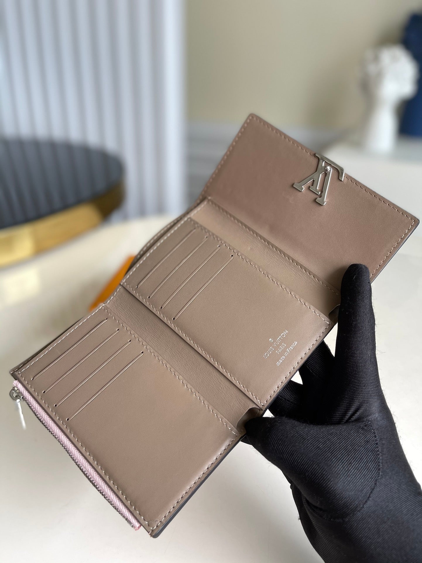 LV M62156 Capucines 三折中夾