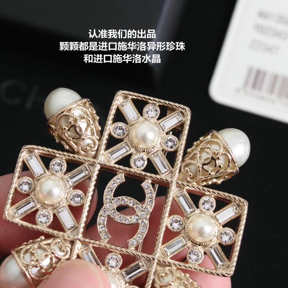 Chanel 胸針