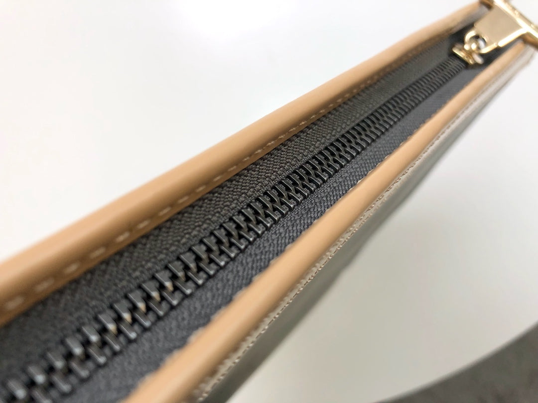 Lou-Monogram Titanium 手拿包