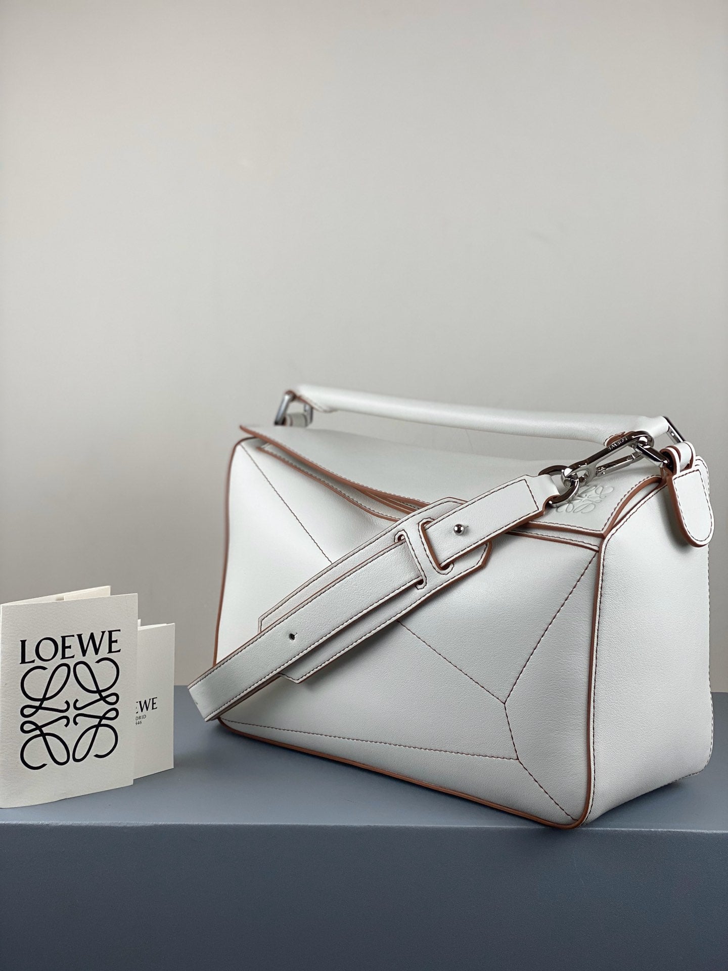 羅L威-2020年春款 Puzzle bag 小牛皮 中號