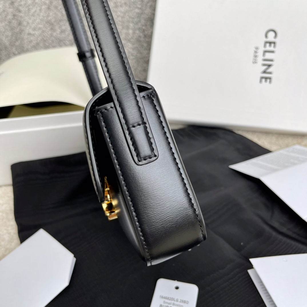 Celine Triomphe 牛皮革腋下包-黑色