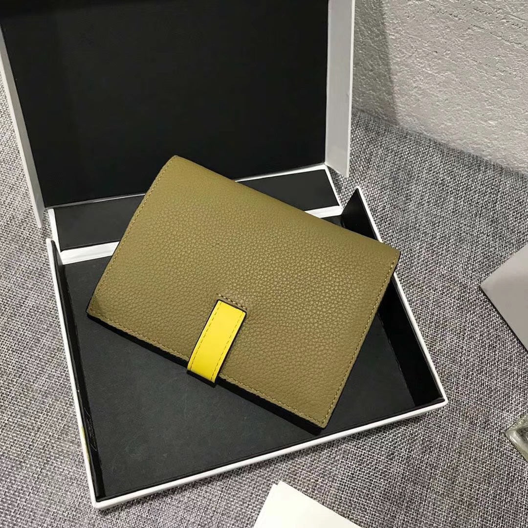 Loewe 對折中夾