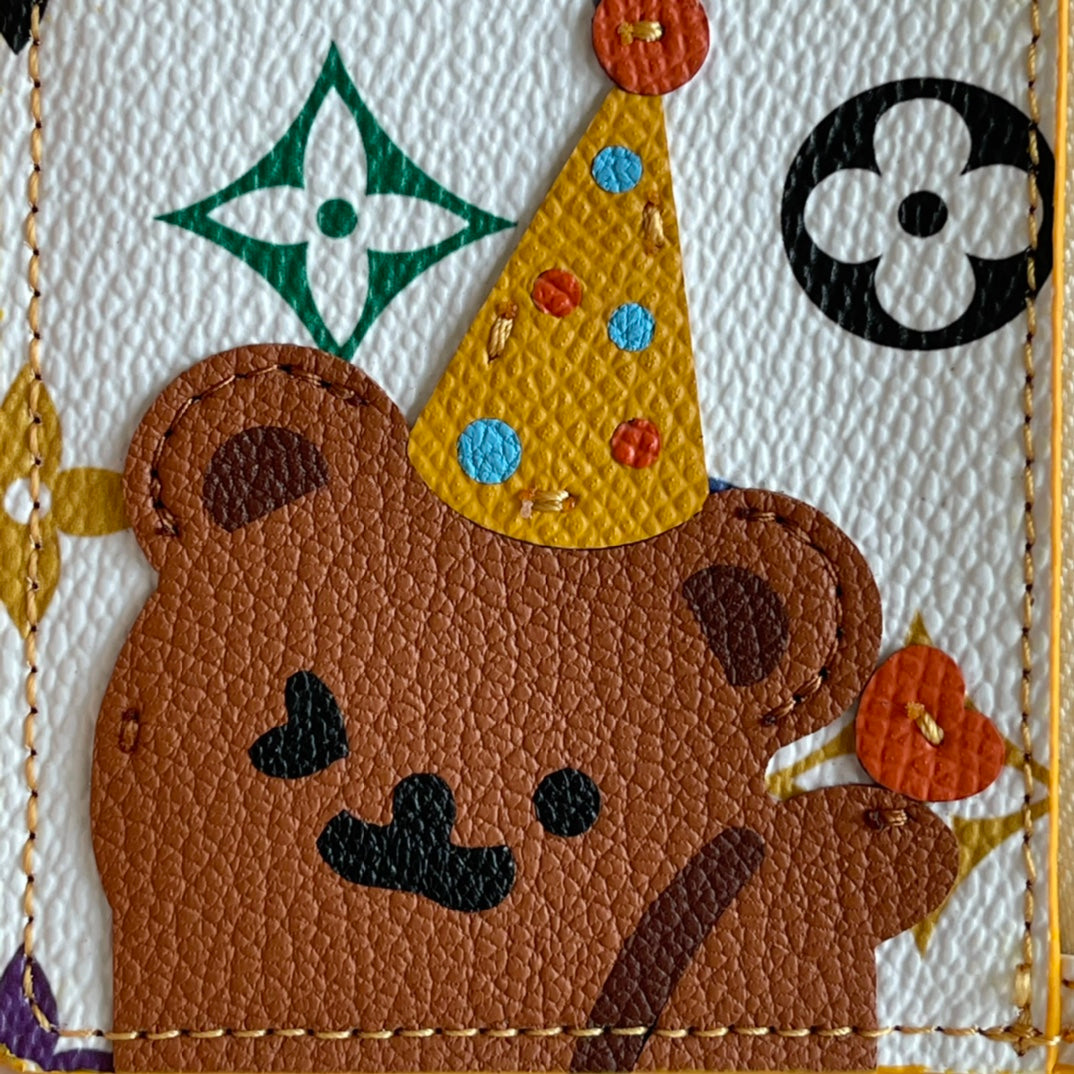 LV 白彩小熊拉鍊零錢包