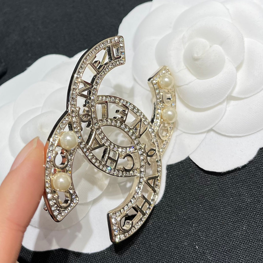 Chanel 胸針
