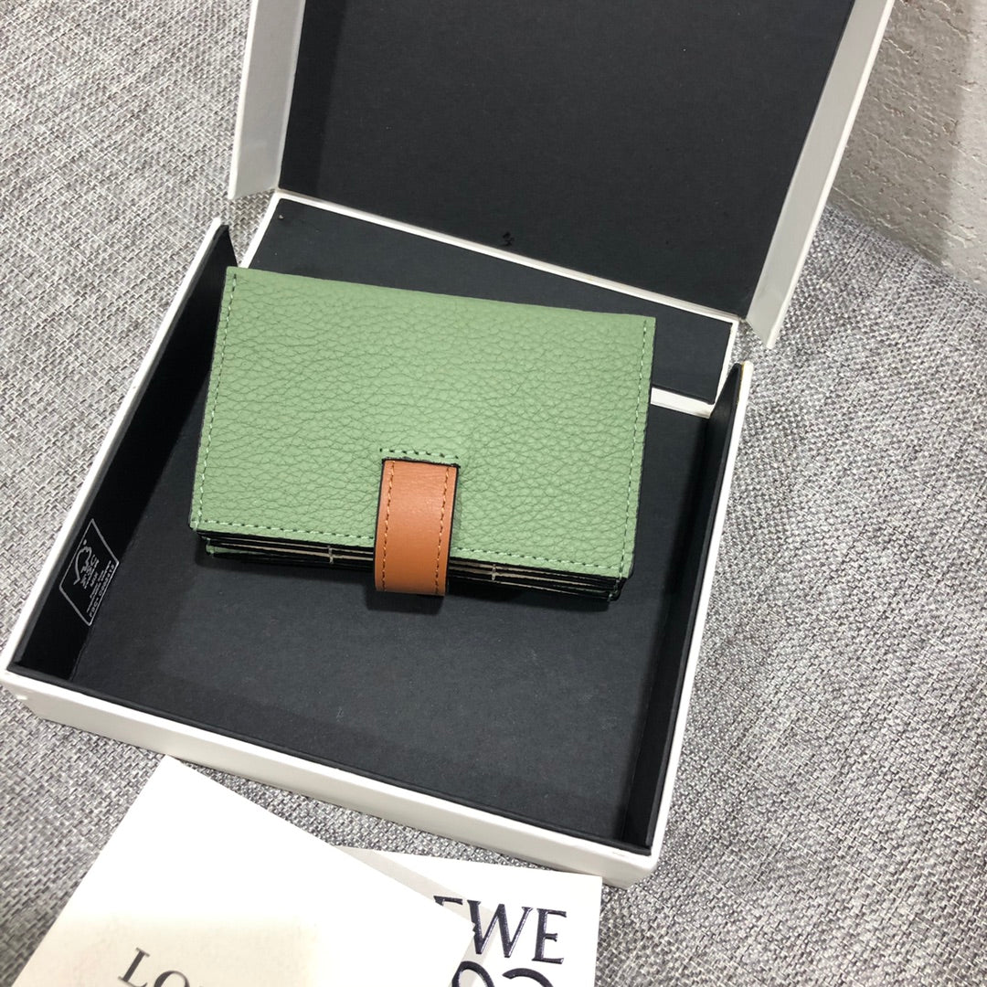 Loewe 搭扣小卡包或名片夾