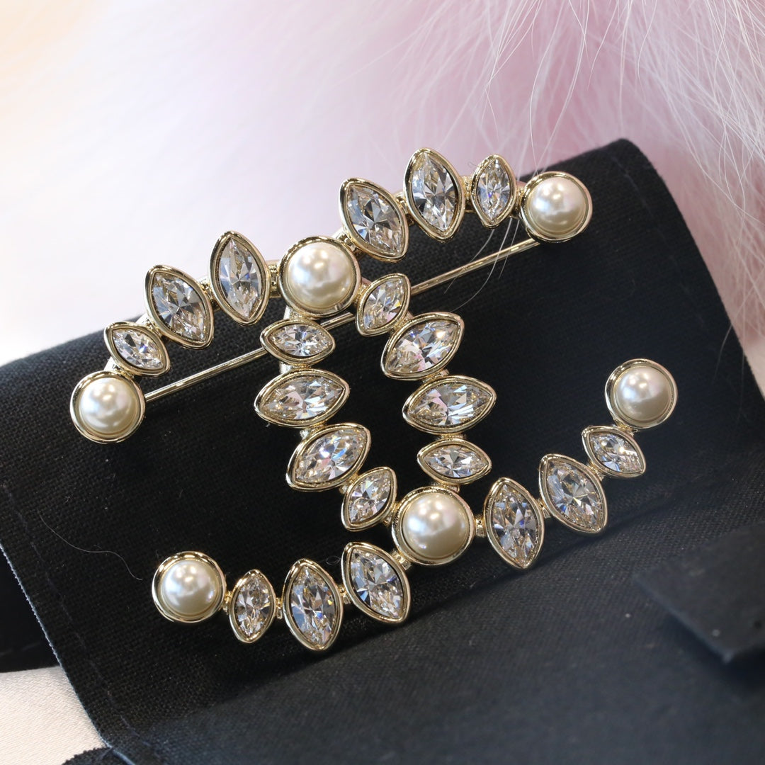 Chanel 胸針