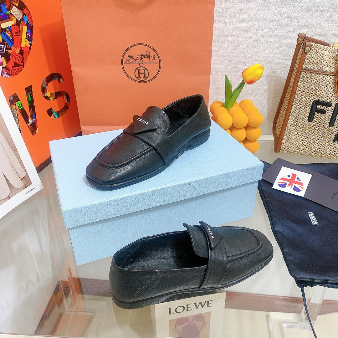 Prada 鞋-Prada 舒服軟皮 樂福鞋（黑）