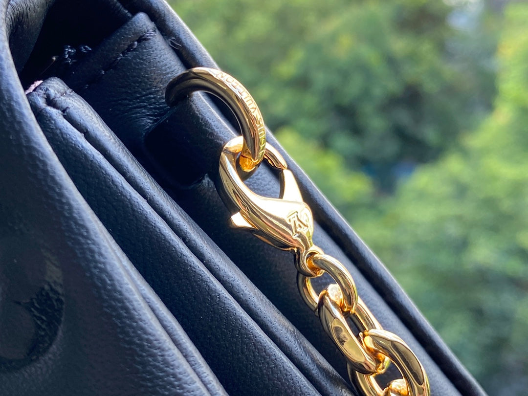 M80742 路L家-Pochette Coussin 鏈條包 黑色
