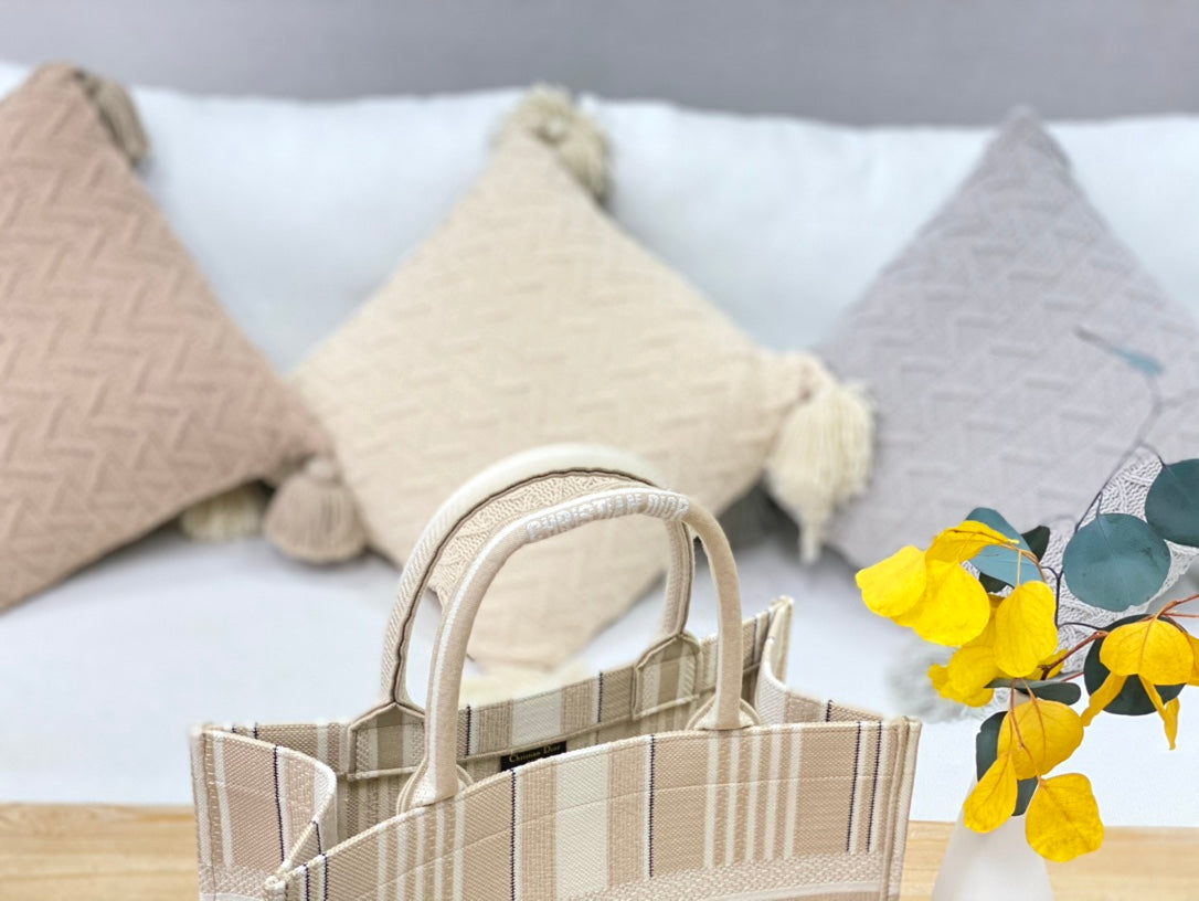 Dior Book Tote-小號36.5cm-米白條紋