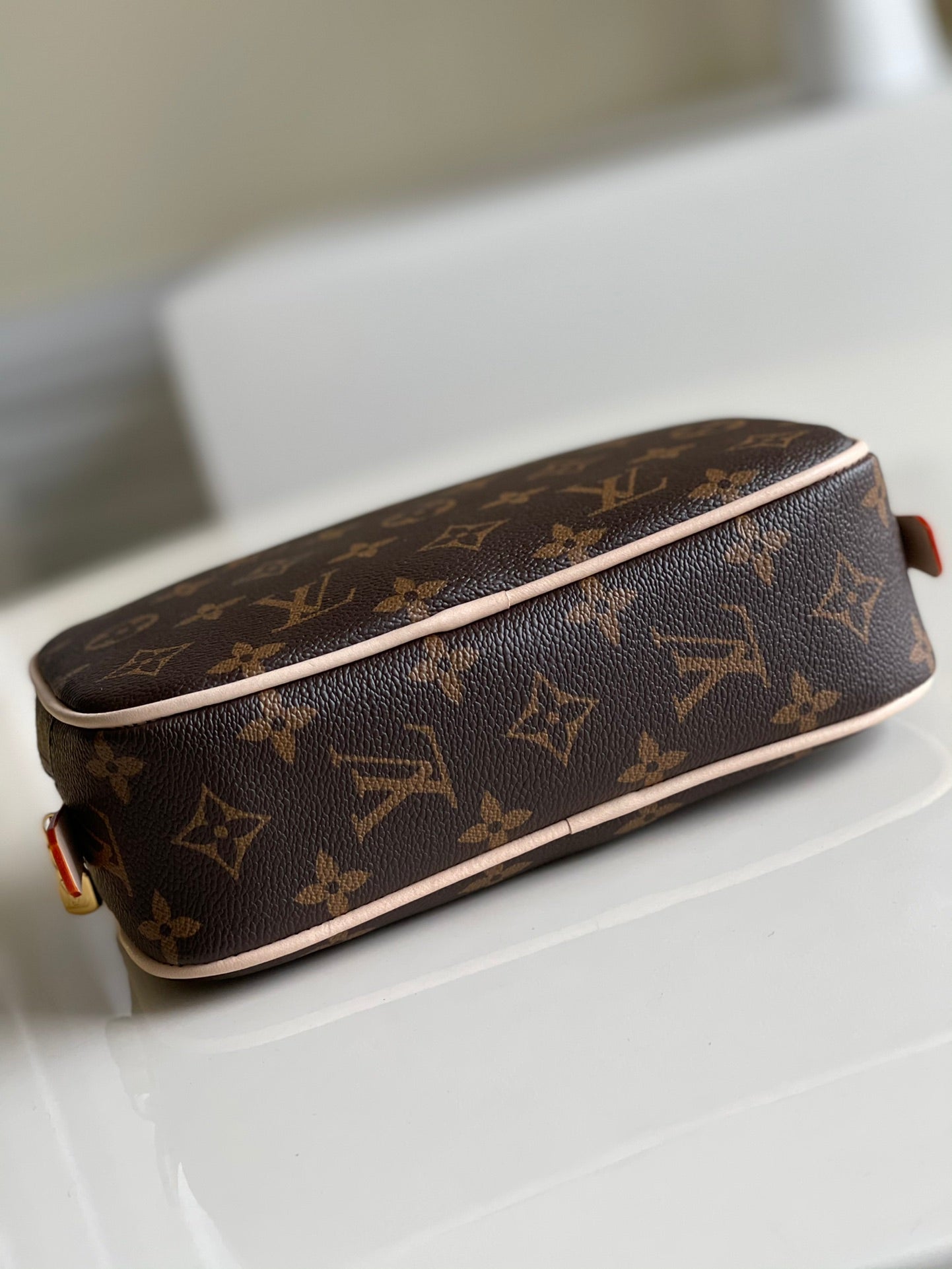 LV M47522 經典盥洗袋