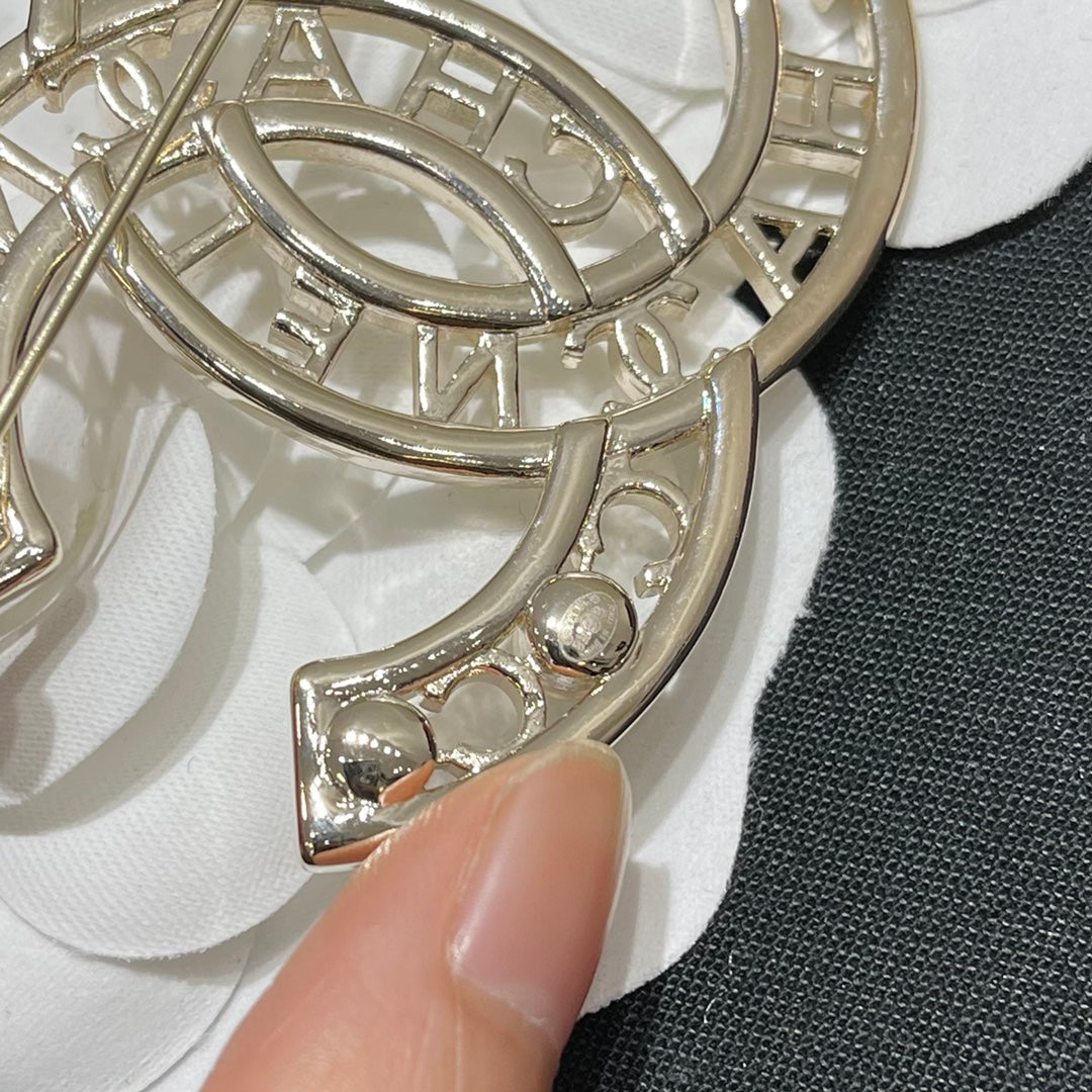 Chanel 胸針