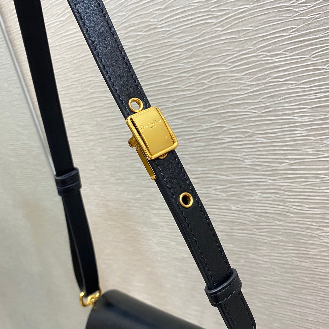 Dior Bobby系列 East-Wes 腋下包 黑色