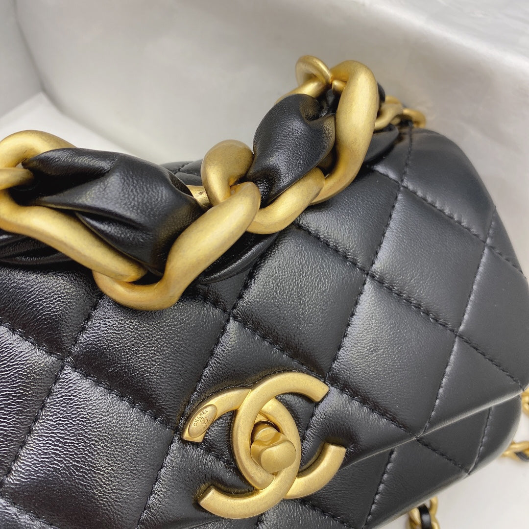 Chanel 拋光小羊皮菱格口蓋包
