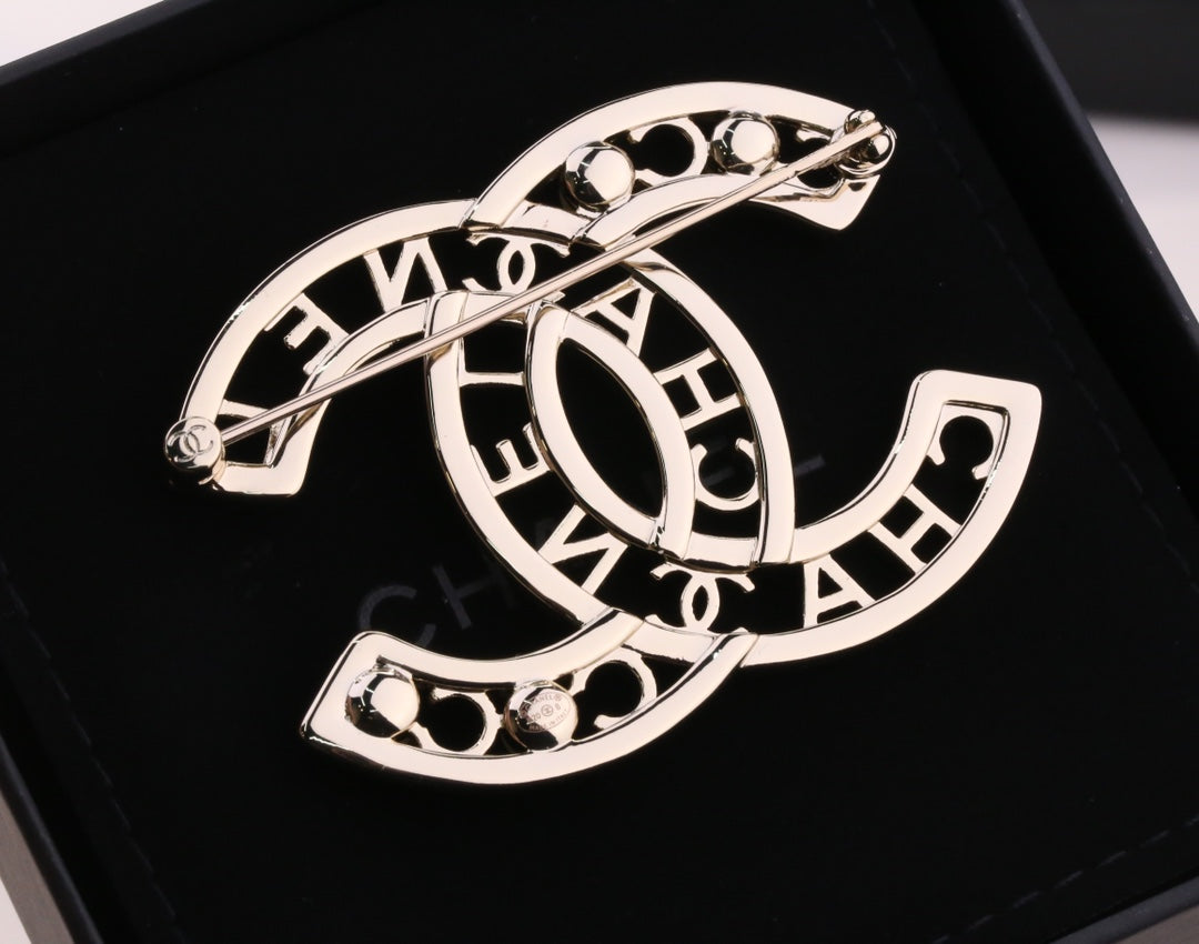 Chanel 胸針