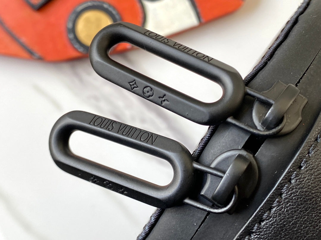 LV M45604 Expandable Polochon 手袋