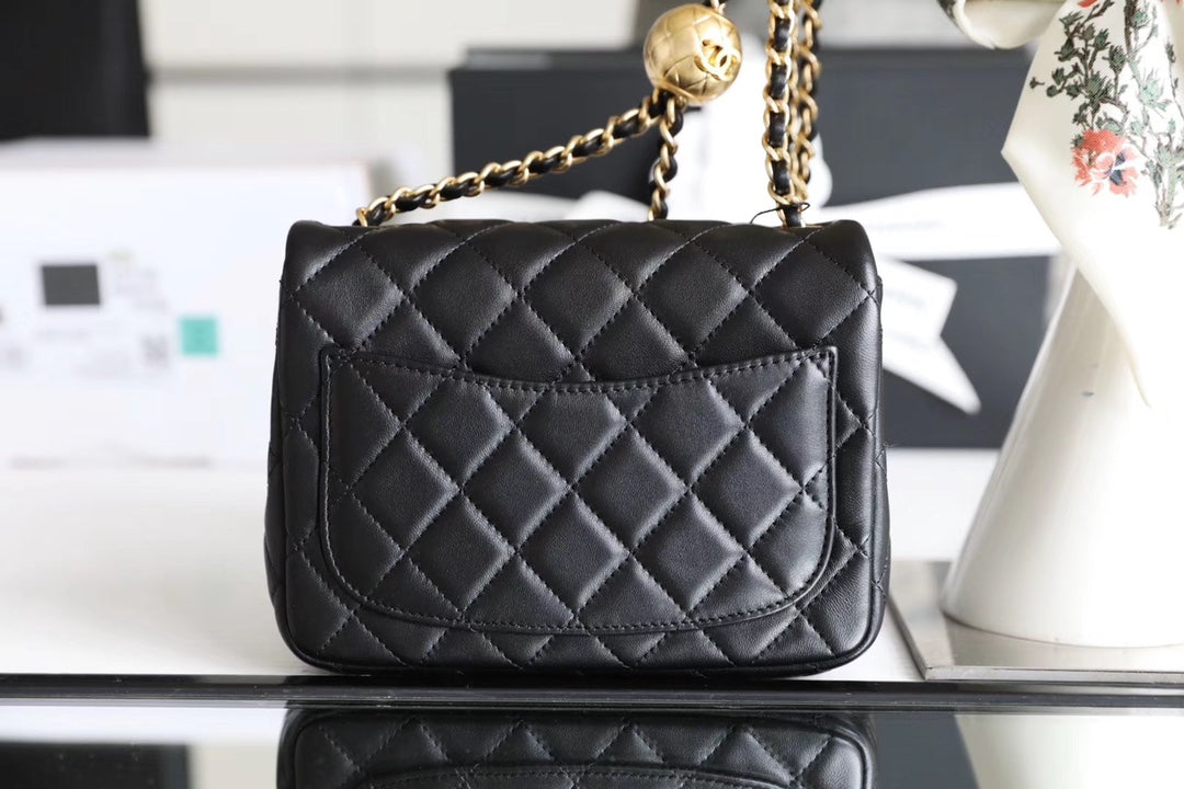 Chanel 金球方胖子口蓋包-黑色